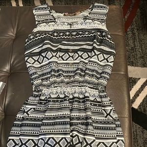 Blue and white romper with buttons, speed control